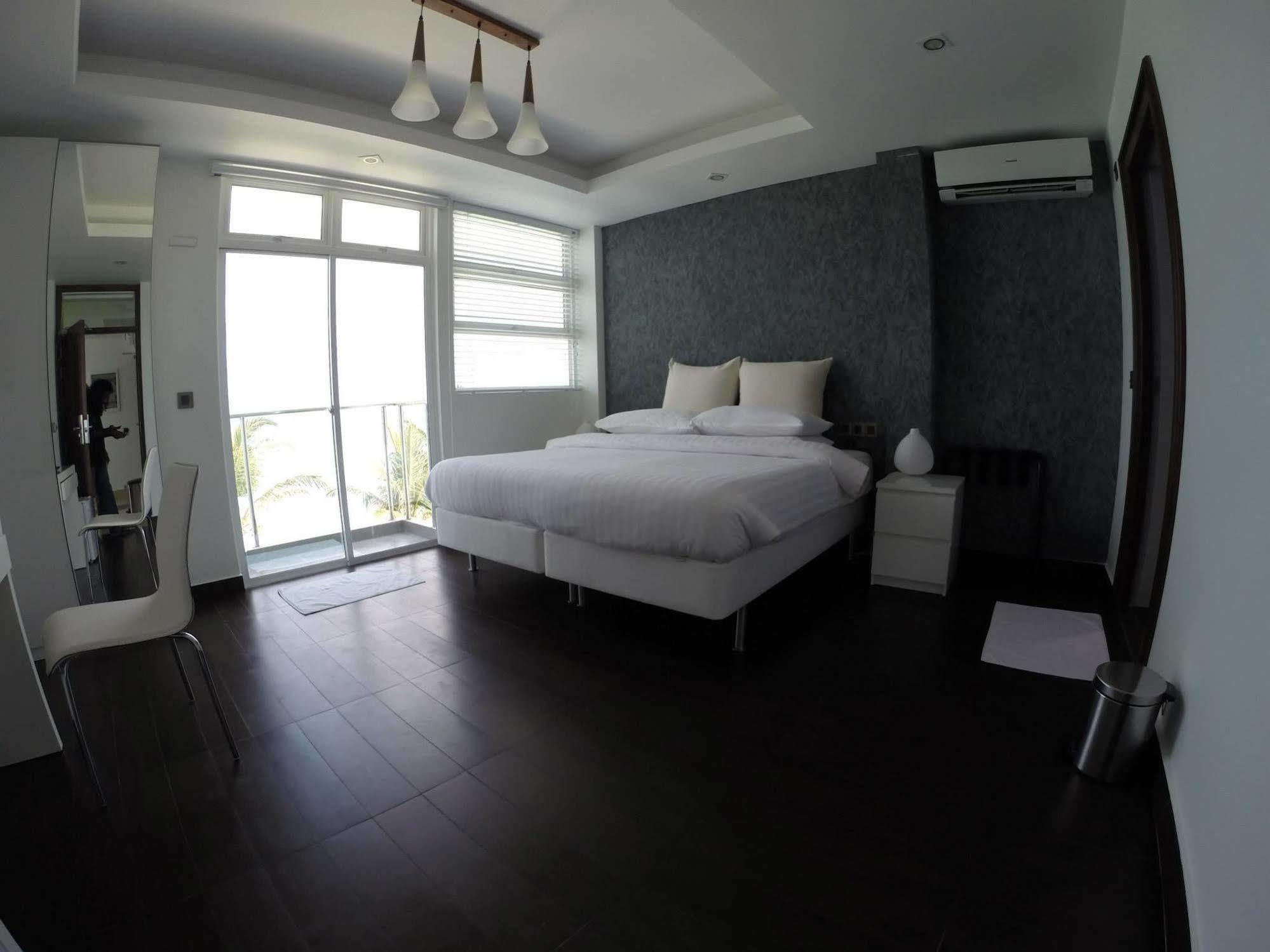Airport Beach Hotel Hulhumale Ngoại thất bức ảnh