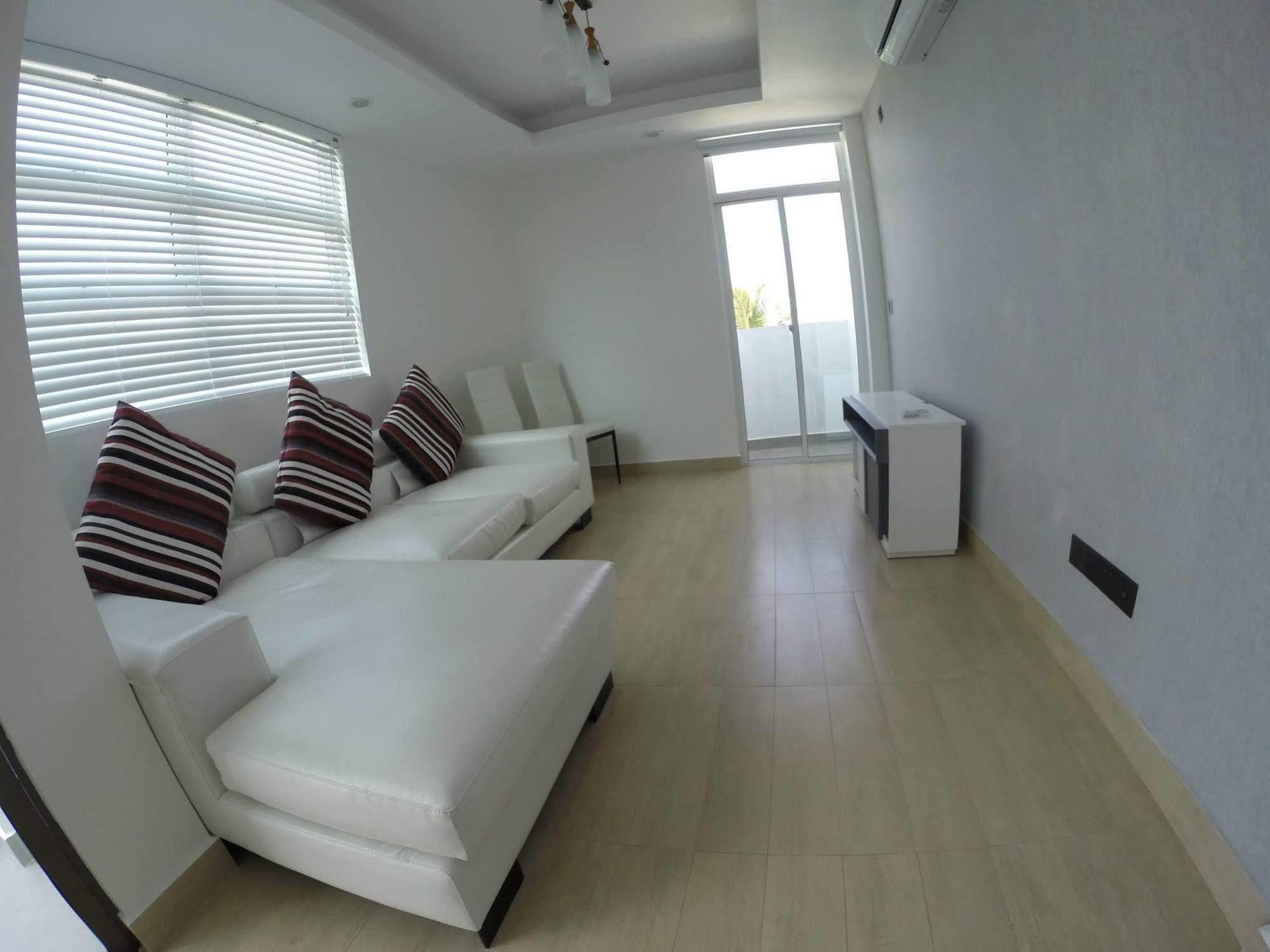 Airport Beach Hotel Hulhumale Ngoại thất bức ảnh