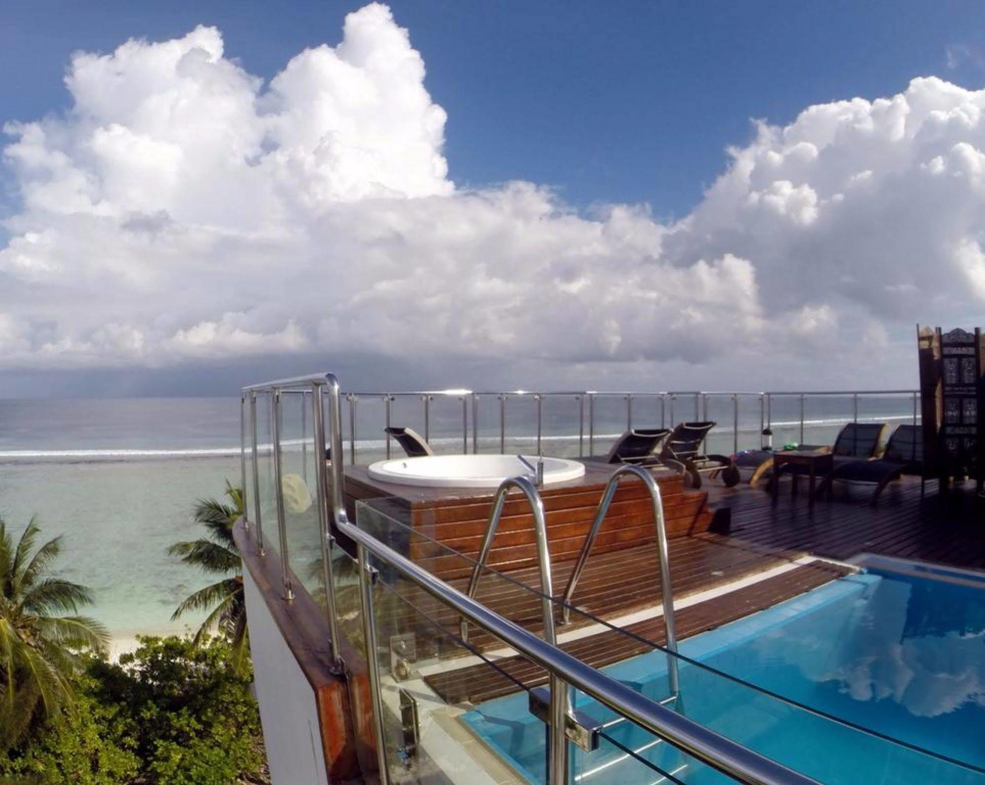 Airport Beach Hotel Hulhumale Ngoại thất bức ảnh