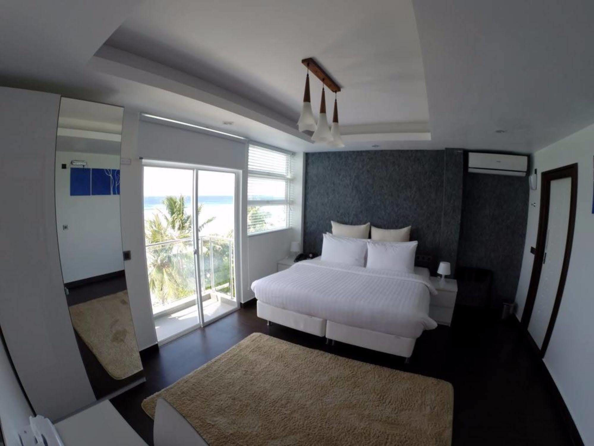 Airport Beach Hotel Hulhumale Ngoại thất bức ảnh