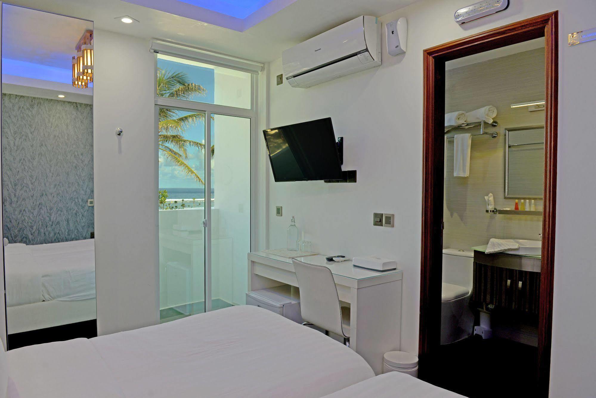 Airport Beach Hotel Hulhumale Ngoại thất bức ảnh