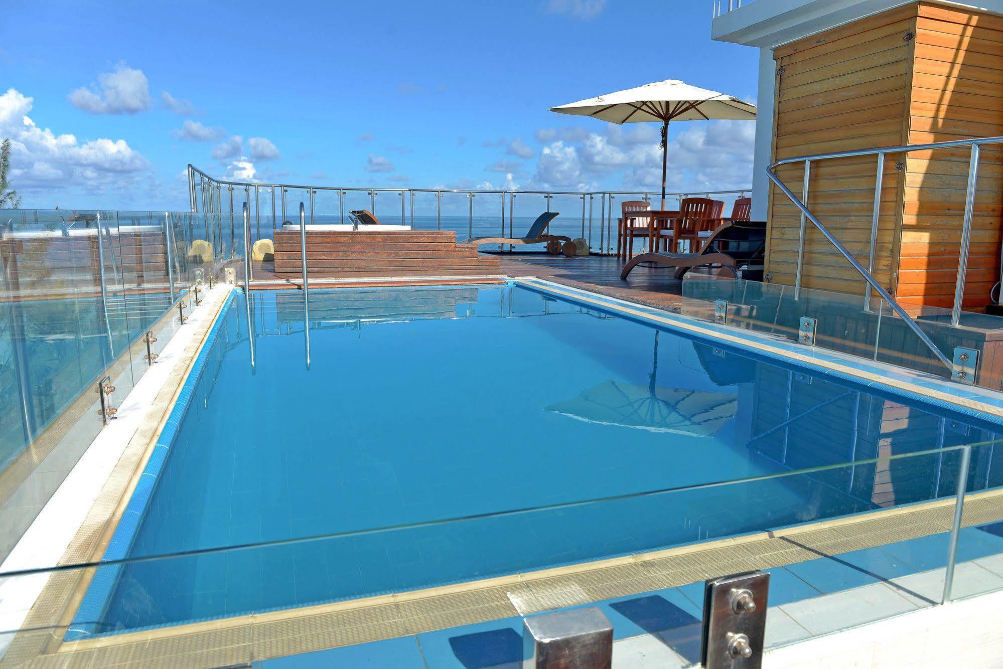 Airport Beach Hotel Hulhumale Ngoại thất bức ảnh